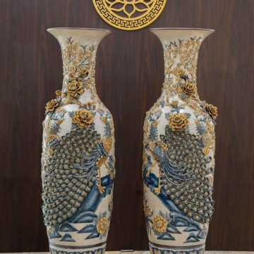 Lộc Bình Men Rạn Đắp Nổi Công Đào (Vẽ Kênh Bong)
